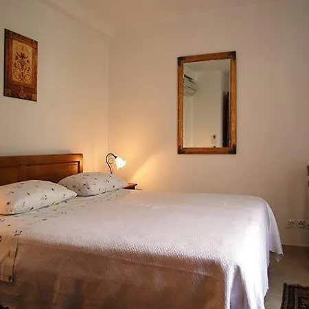 Vila Spacious In With Private Terrace